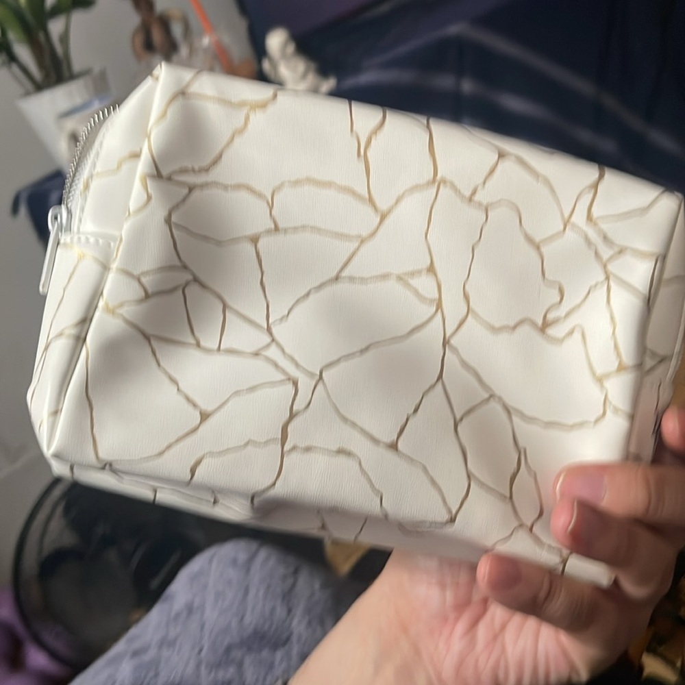 YSL Beauté White and Gold Makeup Bag - Picture 3 of 7